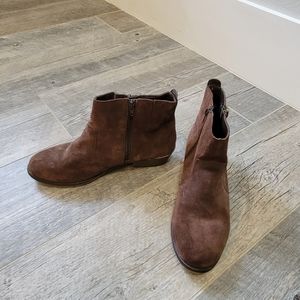 Out and About White Mountain Brown Stufded Suede Booties Size 10W